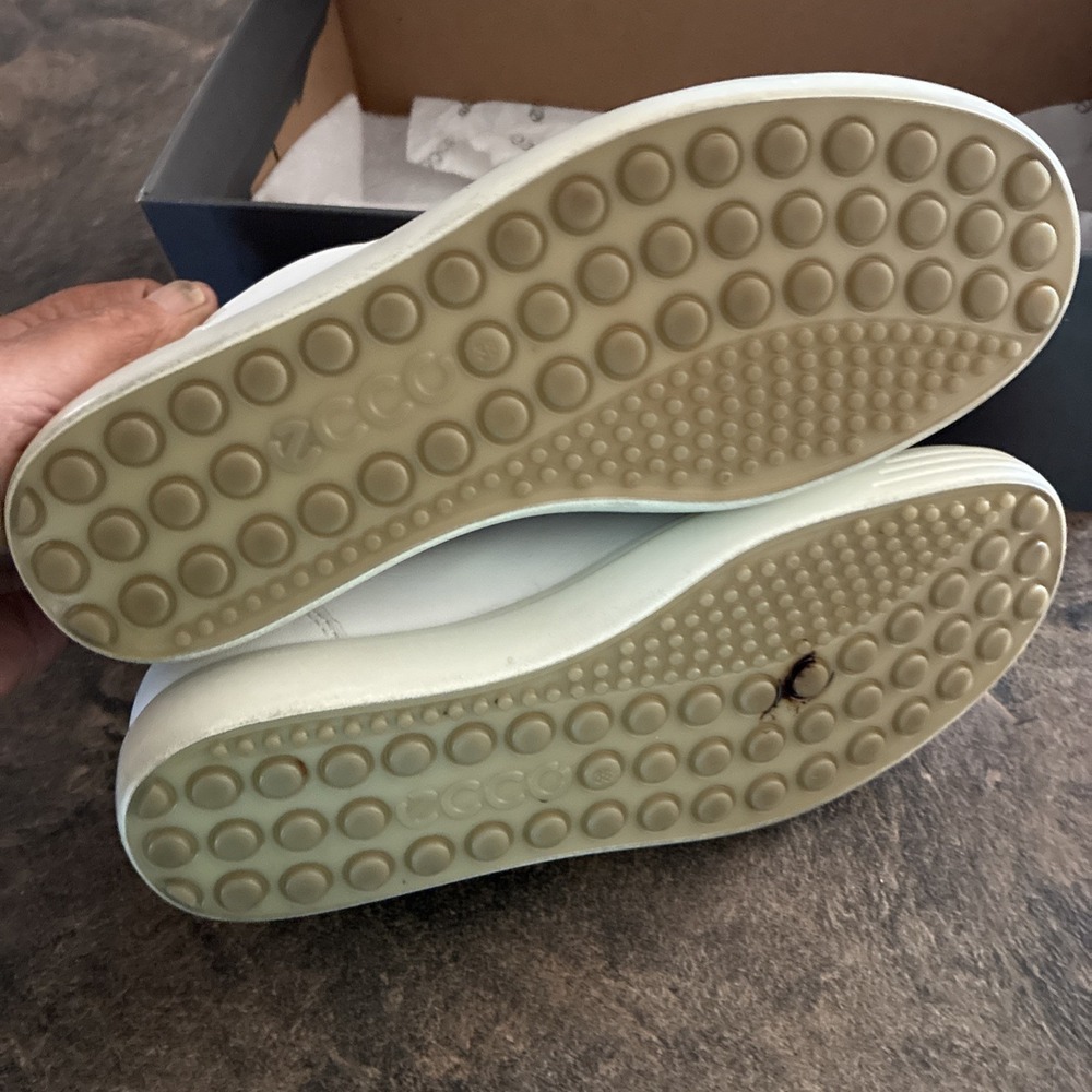 ECCO "Soft 7" Women's Contemporary Genuine Leather Cushioned Sneaker (White) 7.5 - Picture 6 of 8